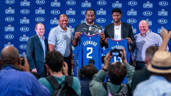 成为众人瞩 成为众人瞩