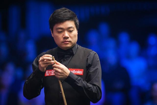 束追光下的 束追光下的